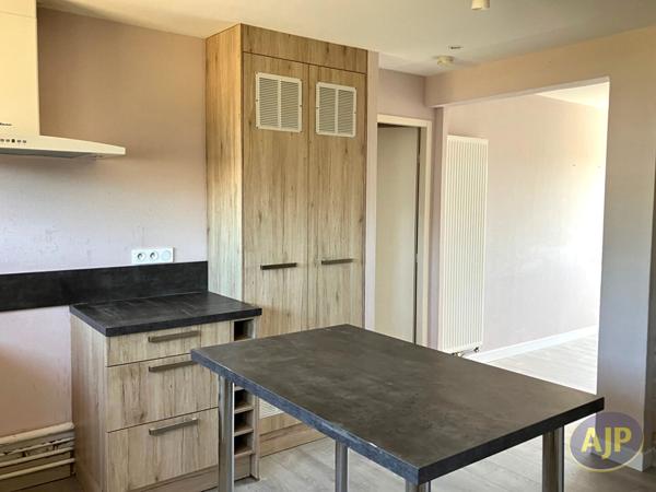 Appartement à louer Libourne : 4 pièces, 75m² avec 3 chambre(s) à 895€ - AJP Immobilier Saint Andre de Cubzac