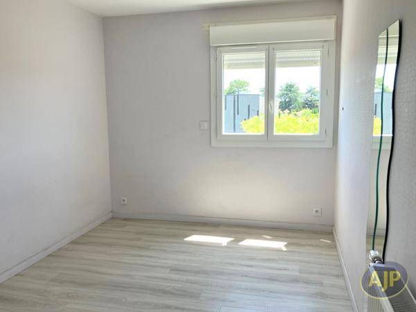 Appartement à louer Libourne : 4 pièces, 75m² avec 3 chambre(s) à 895€ - AJP Immobilier Saint Andre de Cubzac