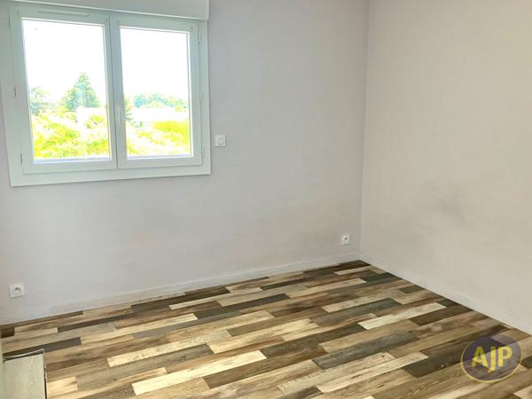 Appartement à louer Libourne : 4 pièces, 75m² avec 3 chambre(s) à 895€ - AJP Immobilier Saint Andre de Cubzac