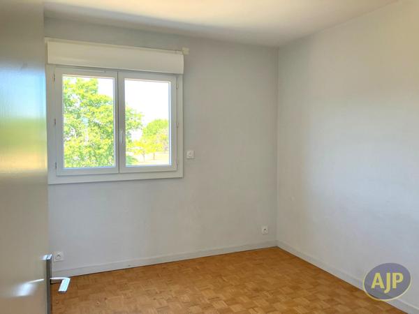 Appartement à louer Libourne : 4 pièces, 75m² avec 3 chambre(s) à 895€ - AJP Immobilier Saint Andre de Cubzac