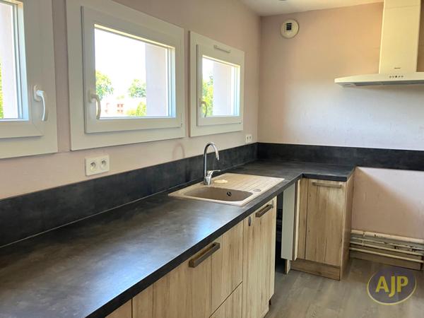 Appartement à louer Libourne : 4 pièces, 75m² avec 3 chambre(s) à 895€ - AJP Immobilier Saint Andre de Cubzac