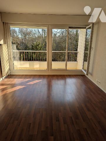 APPARTEMENT DONNANT SUR PARC