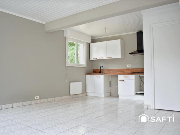 Deux maisons plain-pied avec garages et terrain