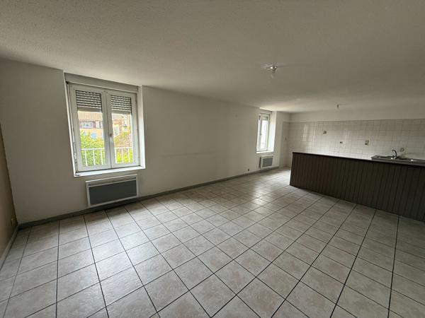 APPARTEMENT AVEC UNE CHAMBRE ET UN BUREAU A CARCASSONNE