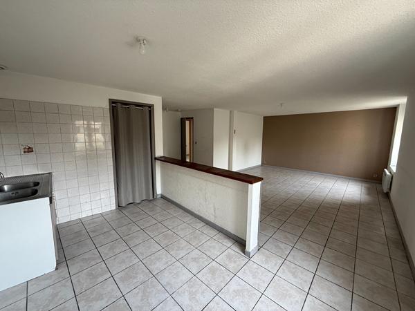 APPARTEMENT AVEC UNE CHAMBRE ET UN BUREAU A CARCASSONNE
