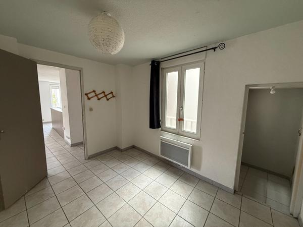 APPARTEMENT AVEC UNE CHAMBRE ET UN BUREAU A CARCASSONNE