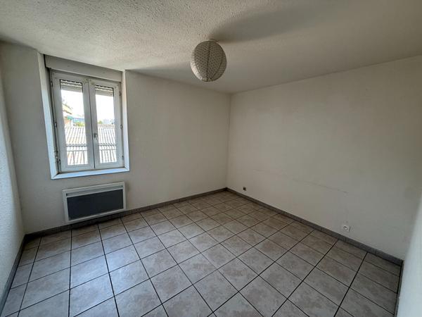 APPARTEMENT AVEC UNE CHAMBRE ET UN BUREAU A CARCASSONNE