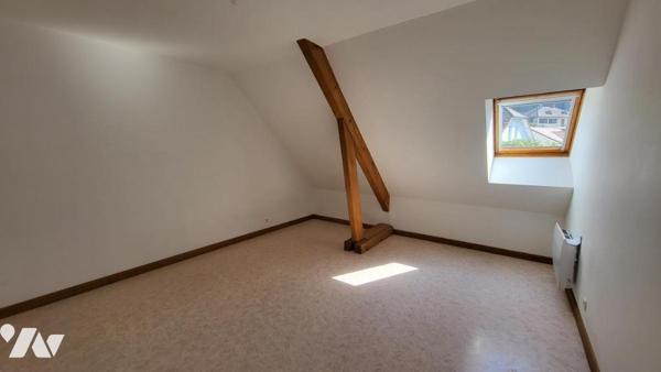 Appartement T3 (2ème étage) 72.64m2 avec combles, garage et parking ,secteur calme 