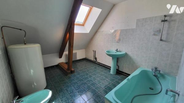 Appartement T3 (2ème étage) 72.64m2 avec combles, garage et parking ,secteur calme 