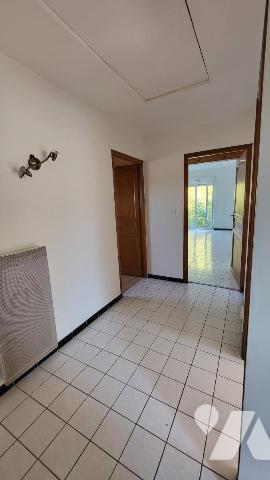 Appartement T3 (2ème étage) 72.64m2 avec combles, garage et parking ,secteur calme 