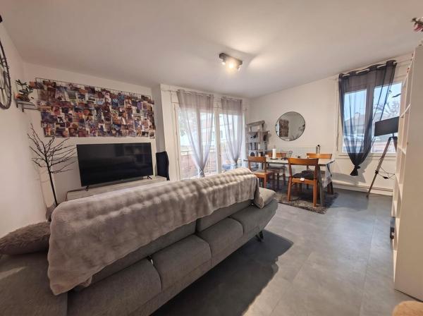 Bel appartement avec balcon rénové, vendu loué !