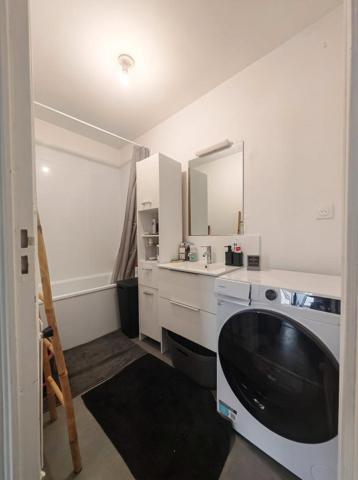 Bel appartement avec balcon rénové, vendu loué !