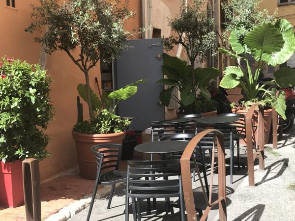 GRASSE (06)bar licence 4, snack petite restauration glace sur place et emporter, terrasse