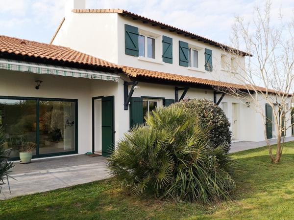 Jolie maison familiale dans son écrin de verdure