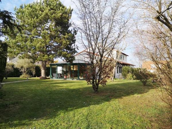 Jolie maison familiale dans son écrin de verdure