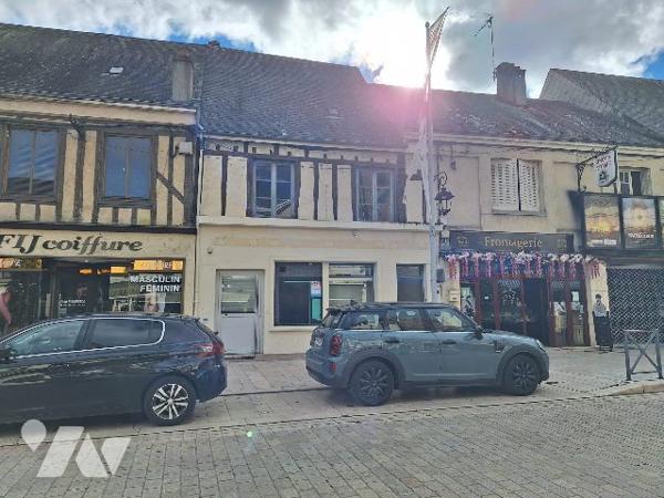 Immeuble commerciale avec garage au coeur d'Aubigny