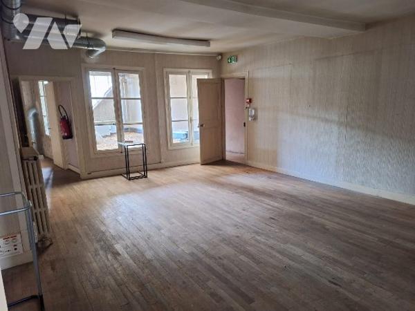 Immeuble commerciale avec garage au coeur d'Aubigny