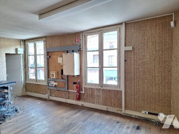 Immeuble commerciale avec garage au coeur d'Aubigny