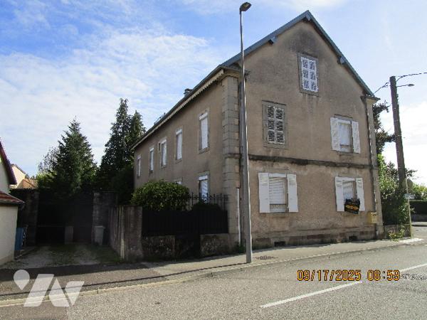 Grande propriété composée d'une maison de Maître de 16 pièces  avec dépendances  et terrain de 11 a