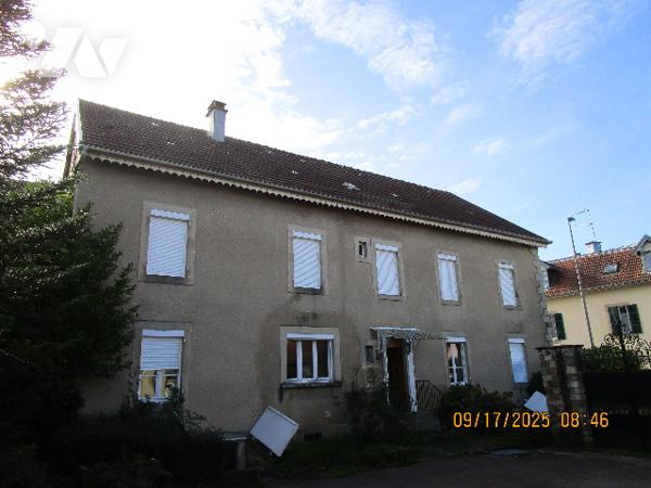 Grande propriété composée d'une maison de Maître de 16 pièces  avec dépendances  et terrain de 11 a