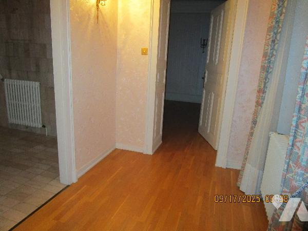 Grande propriété composée d'une maison de Maître de 16 pièces  avec dépendances  et terrain de 11 a