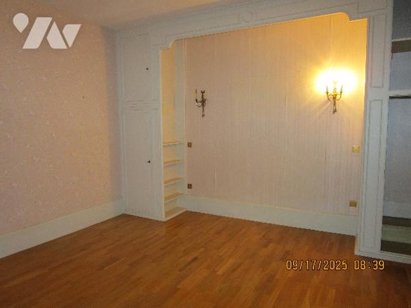 Grande propriété composée d'une maison de Maître de 16 pièces  avec dépendances  et terrain de 11 a