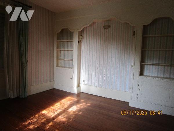 Grande propriété composée d'une maison de Maître de 16 pièces  avec dépendances  et terrain de 11 a