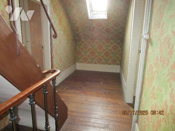 Grande propriété composée d'une maison de Maître de 16 pièces  avec dépendances  et terrain de 11 a