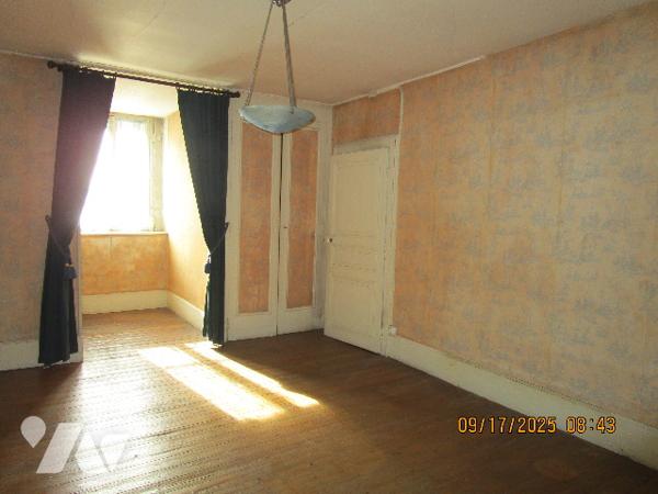 Grande propriété composée d'une maison de Maître de 16 pièces  avec dépendances  et terrain de 11 a