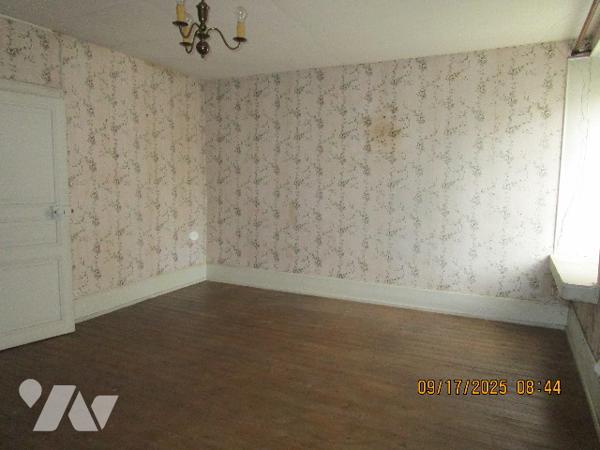 Grande propriété composée d'une maison de Maître de 16 pièces  avec dépendances  et terrain de 11 a