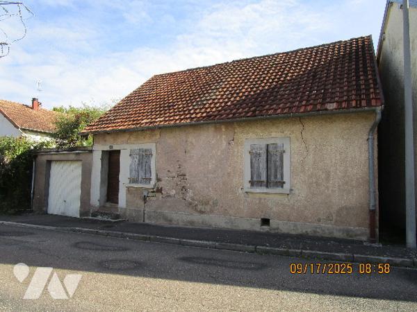 Grande propriété composée d'une maison de Maître de 16 pièces  avec dépendances  et terrain de 11 a