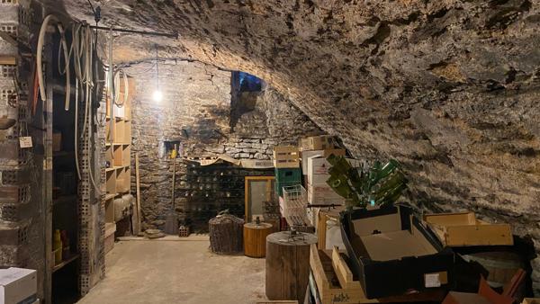 Maison de campagne à fort potentiel –  5 chambres - dépendances- VASSY-SOUS-PISY(89)