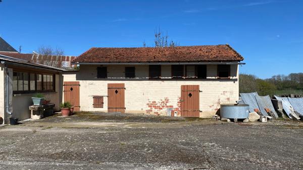 Maison de campagne à fort potentiel –  5 chambres - dépendances- VASSY-SOUS-PISY(89)