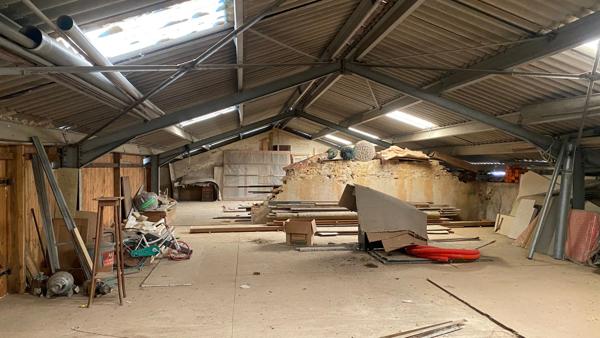 Maison de campagne à fort potentiel –  5 chambres - dépendances- VASSY-SOUS-PISY(89)