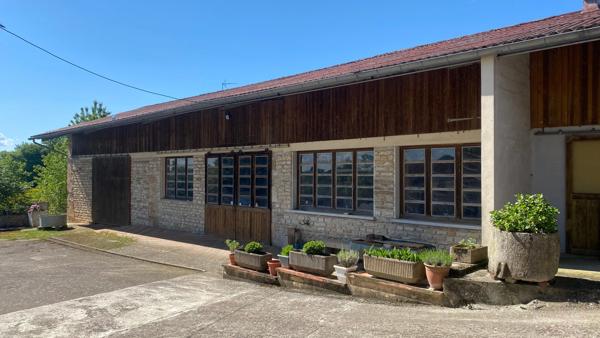 Maison de campagne à fort potentiel –  5 chambres - dépendances- VASSY-SOUS-PISY(89)