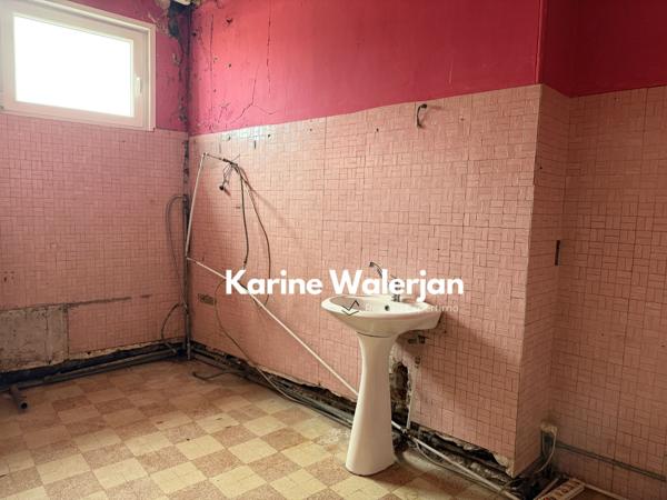 Courrières (62710) MAISON AVEC 3 GARAGES JARDIN ET COMBLES AMENAGEABLES FORT POTENTIEL