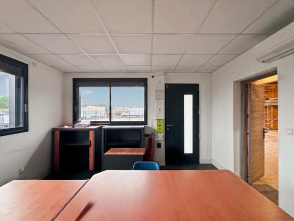 LOCAUX/BUREAUX