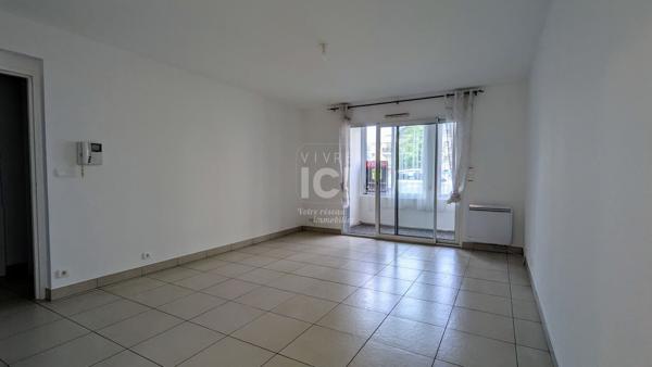 SAINTE LUCE SUR LOIRE - CENTRE VILLE - APPARTEMENT T1 33M² - Parking - Loggia