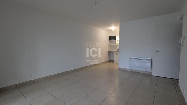 SAINTE LUCE SUR LOIRE - CENTRE VILLE - APPARTEMENT T1 33M² - Parking - Loggia