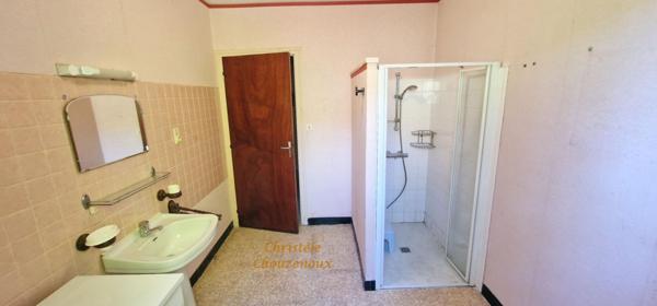 24120 Terrasson : Maison  de plain pieds  sur 4385m² de terrain