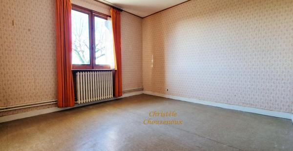 24120 Terrasson : Maison  de plain pieds  sur 4385m² de terrain