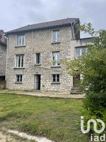 Maison 6 pièces de 138 m² à Saint-Pierre-lès-Nemours (77140)