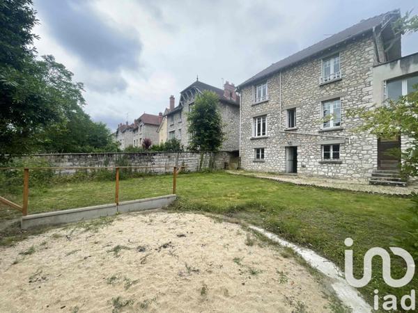 Maison 6 pièces de 138 m² à Saint-Pierre-lès-Nemours (77140)