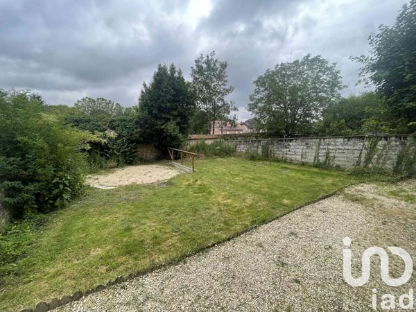 Maison 6 pièces de 138 m² à Saint-Pierre-lès-Nemours (77140)