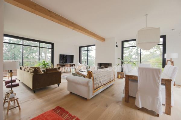 Proche L'ISLE-ADAM (95) - Maison d'architecte d'exception au coeur d'un écrin de verdure