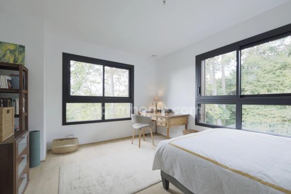 Proche L'ISLE-ADAM (95) - Maison d'architecte d'exception au coeur d'un écrin de verdure