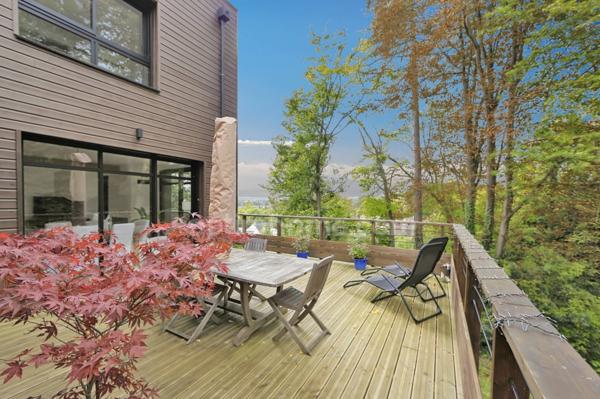 Proche L'ISLE-ADAM (95) - Maison d'architecte d'exception au coeur d'un écrin de verdure