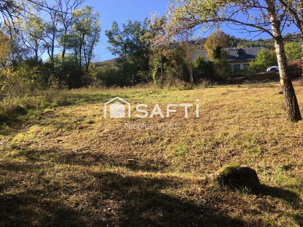 -A VENDRE- MEYRUEIS- Terrain constructible 2392 m2- 70 000€