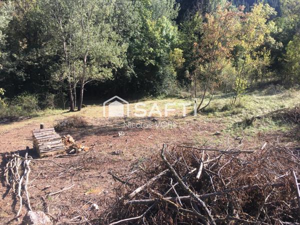 -A VENDRE- MEYRUEIS- Terrain constructible 2392 m2- 70 000€