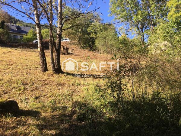 -A VENDRE- MEYRUEIS- Terrain constructible 2392 m2- 70 000€